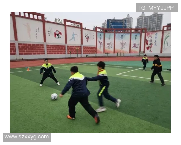 足球球星与篮球特技碰撞的极限对决,跨界竞技的精彩瞬间 足球球星与篮球特技碰撞的极限对决,跨界竞技的精彩瞬间