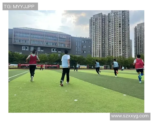 泰国帅气足球男神球星崛起绿茵赛场展现激情与魅力风采 泰国帅气足球男神球星崛起绿茵赛场展现激情与魅力风采